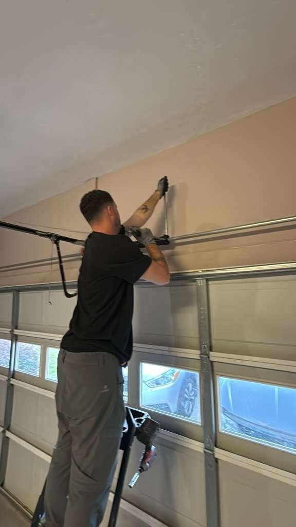 Garage door repair work, gallery photo 1